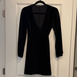 Zara Women’s V Neck Long Sleeve Black Velvet Wrap Dress Size Small